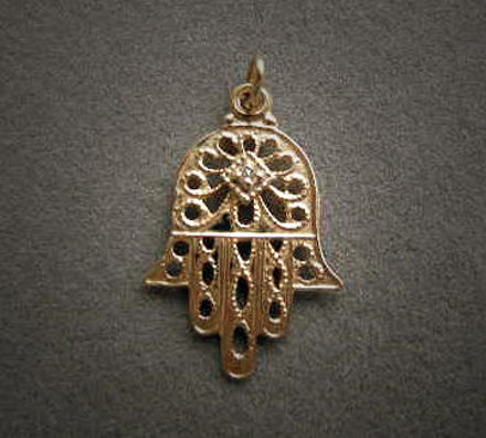 Picture of #G412 Filigree Hamsa with Diamond